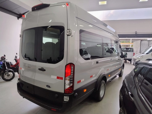 Nova Ford Transit Executiva 17+1 Lugares 2025 0km 5p Prata