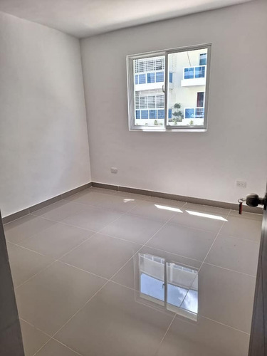 Se Vende Apartamento Con Piscina En Villa Mella, Cerca De La Sirena Y El Metro, Primer Nivel.