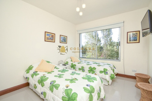 Excelente Apartamento De Tres Dormitorios Frente Al Mar - Punta Del Este- Ref: 3912