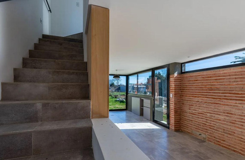 Duplex Venta -2 Dormitorios Y Cochera -estrenar -240 Mts 2 - Barrio Gambier