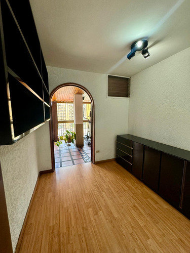 Venta De Apartamento Ph En Montalbán I