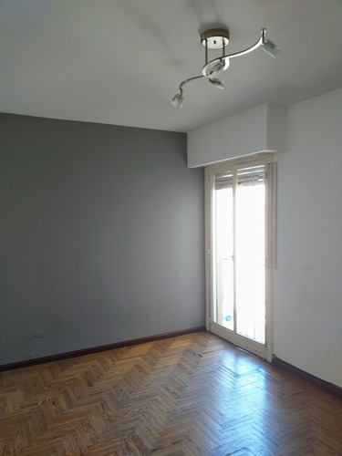 Venta De 2 Ambientes En Coghlan Excelente Zona