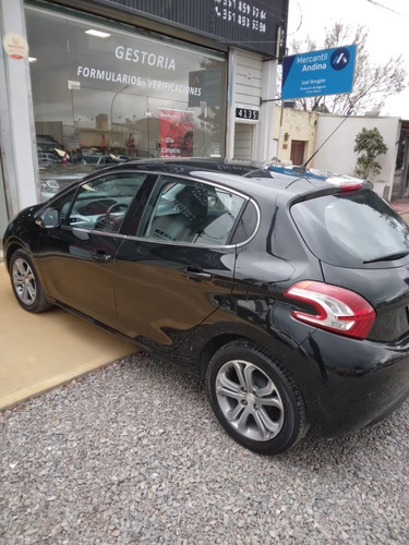 Imagen 4 de 12 de Peugeot 208 Feline Pack Cuir 2014