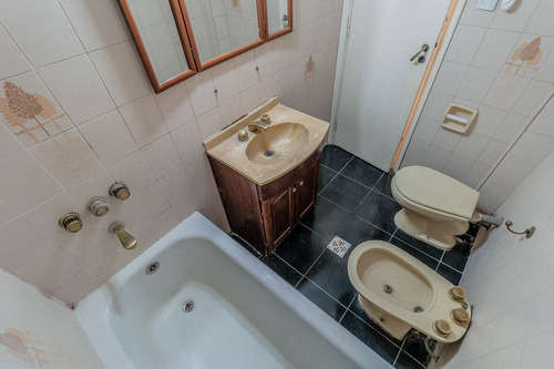 Venta - Departamento 2 Ambientes - Caballito - Parque Centenario - Bajas Expensas - Luminoso