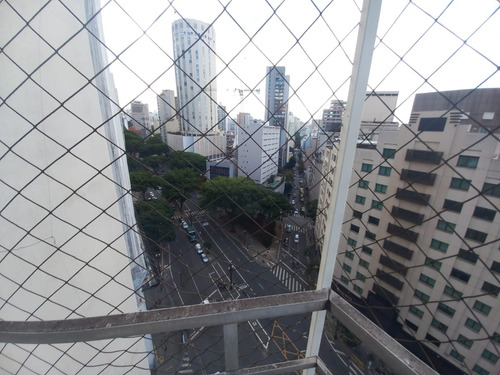 Excelente Sala Comercial Próxima Ao Metrô República, Na Av. Ipiranga 318, Com 148 M2 Mais 33,26 M2 De Área Comum. Imóvel Conta 7 Ares-condicionados, 4 Elevadores, 3 Banheiros, Segurança No Condomínio