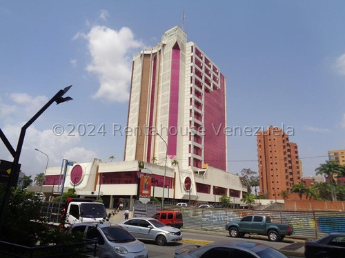 Maria Boraure Alquila Preciosa Y Amplia Oficina, En El Este De Barquisimeto, -2 4 2 4 0 1 8- Piso Bajo, Pronto Dispondra De Planta Electrica, Recepcion, Hermosa Vista Al Este De La Ciudad, 