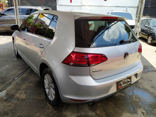 Volkswagen Golf 2015 Trendline Tp 1600cc R15