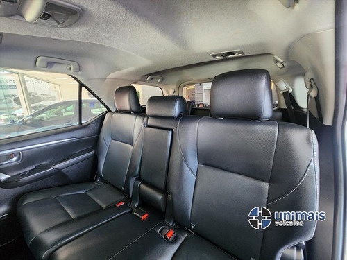 Toyota Hilux SW4 2.8 D-4D TURBO DIESEL SRX 7L 4X4 AUTOMÁTICO