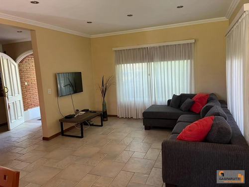Casa En Venta Y Alquiler En Septiembre, Escobar. 5 Ambientes
