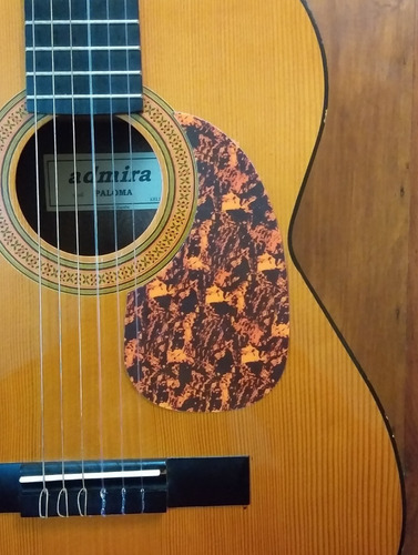 Imagen 2 de 4 de Golpeador Para Guitarra Acústica Pickguard Diseño Starndard