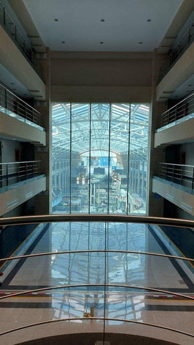 Imagen 1 de 12 de Oficina En La Torre Cristal Del C.c.cristal, Naguanagua. Código 181883.