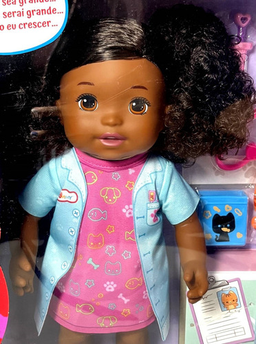 Boneca Bebê Menina Baby Little Mommy Morena Negra Com Cabelo - Quando Eu Crescer Quero Ser Médica Veterinária - Com Acessórios Da Profissão - Mattel Brinquedos