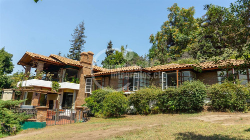 Casa En Venta De 5 Dorm. En Lo Barnechea