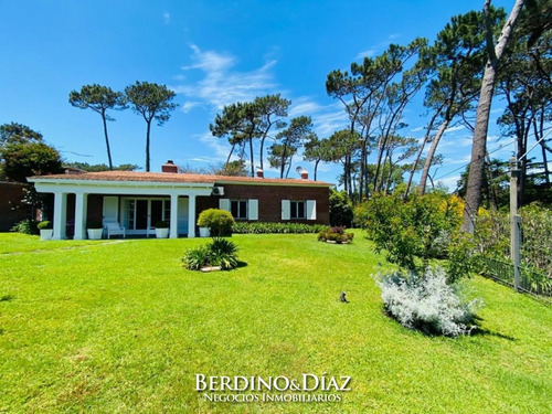 Herrmosa Residencia En Playa Mansa- Ref: 793