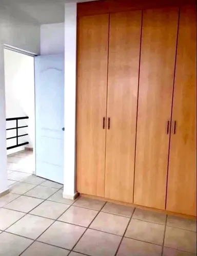 Excelente Y Amplia Casa Semi Amueblada En Fraccionamiento Privado Al Sureste De León