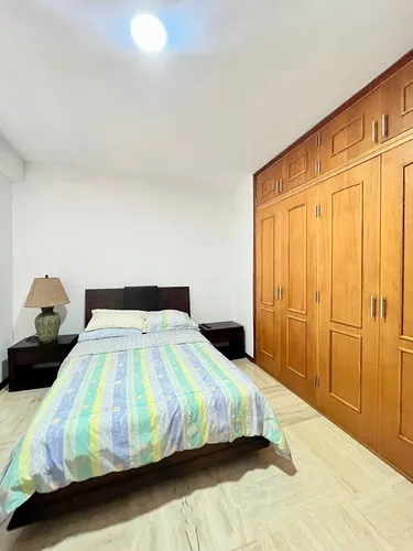 Venta Amplio Apartamento Vista, Plaza Mayor C. R. Siete Mare