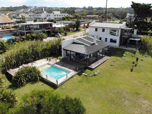 Exclusiva Casa En Las Grutas, Punta Ballena, Frente Al Mar!- Ref: 233