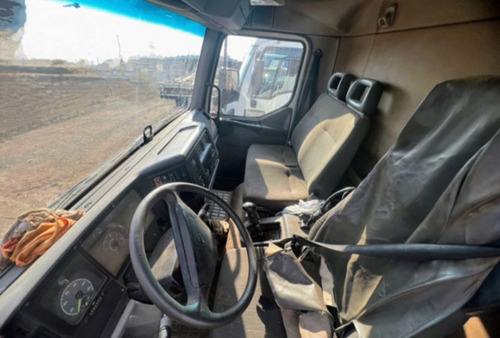 Volvo 310 Truck Cacamba Com Divida