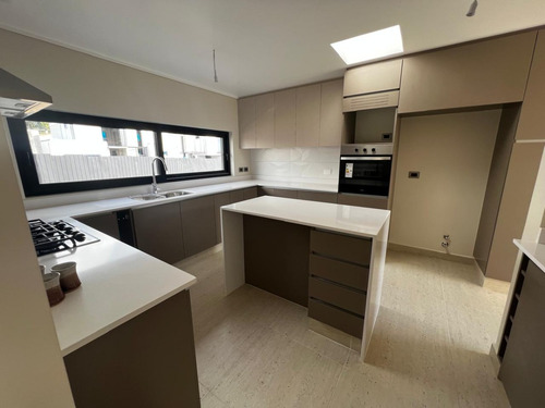 Casa Practicamente Nueva En Condominio Camino A Botrolhue