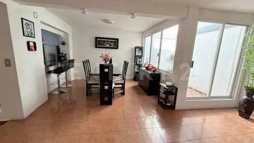 Venta De Casa Remodelada En Jardines De Morelos Secc. Flores
