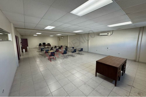 Terreno Con Edificio Comercial En Venta Ubicado En Centro Civico