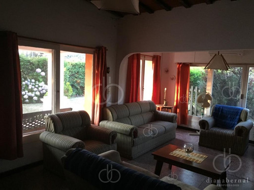 Imagen 4 de 27 de Punta Del Este, Manantiales A 250 Mts Del Mar, Chalet De 3 Dormitorios, Piscina.- Ref: 54142