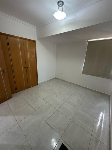 Apartamento En Alquiler En La Trigaleña, Residencias Plaza Asturias.