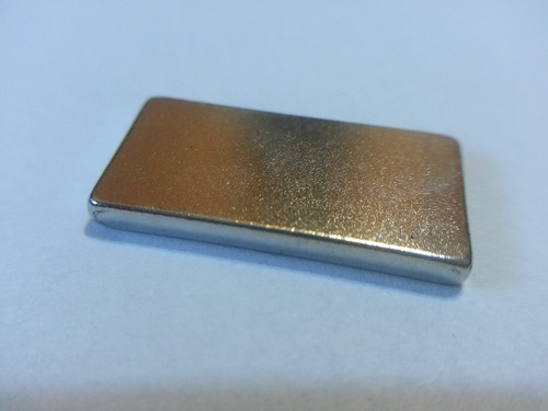 Imagem 2 de 6 de Imã De Neodímio / Super Forte / 20mm X 10mm X 2mm - 2 Peças