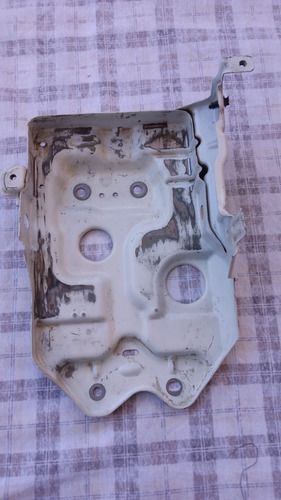 Base Soporte Batería Chevrolet Aveo 2014 (Usado)