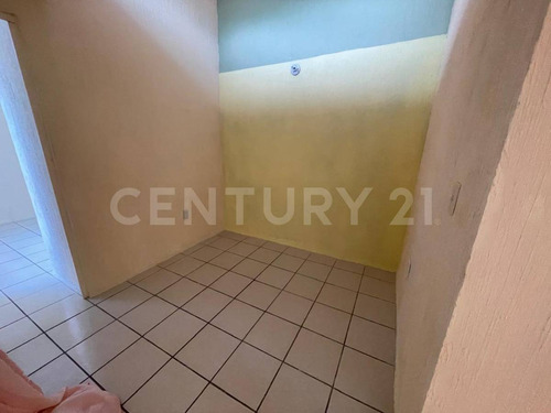 Casa En Venta Sobre Avenida Gandhí, San Juan Del Río, Querétaro.