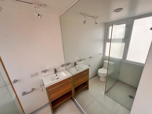 Penthouse En 3 Niveles De 420m2, Amplia Terraza Privada, Vigilancia, Excelente Ubicación.