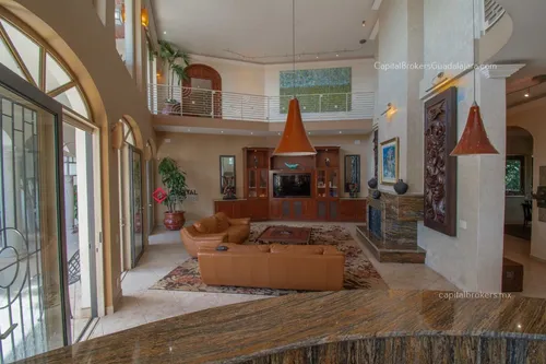 Casa De Lujo En Venta En Ajijic Con Alberca Y Terraza Con Vista A La Laguna