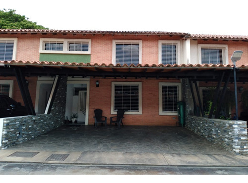 Imagen 2 de 15 de Se Vende Townhouse En San Diego, Sabana Del Medio, Res San Miguel Arcángel, Totalmente, Remodelado, Amoblado- Equipado. (foth-526) Y.l.