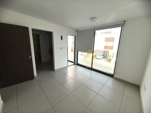 Casa En Venta En Zibata Con 3 Recámaras Y Baño Privado Cada Una