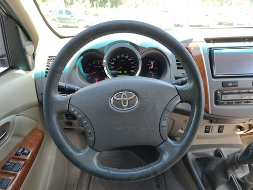 Imagen 24 de 25 de Toyota Sw4 2011 Srv Hilux 7 Asientos Cuero Abasto Motors
