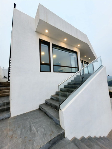 Casa En Venta De 3 Dorm. En Quintero