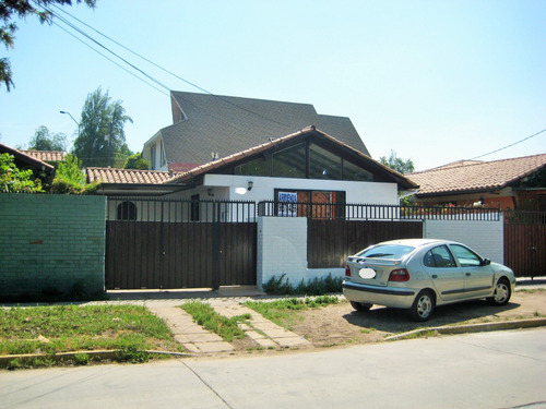 Casa En Primo De Rivera, Metro Santiago De Bueras