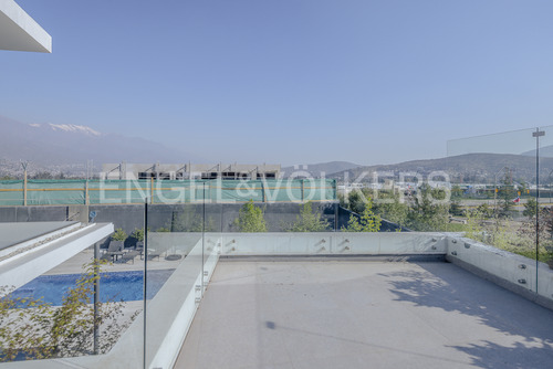Mediterránea En Condominio, Con Buena Conectividad