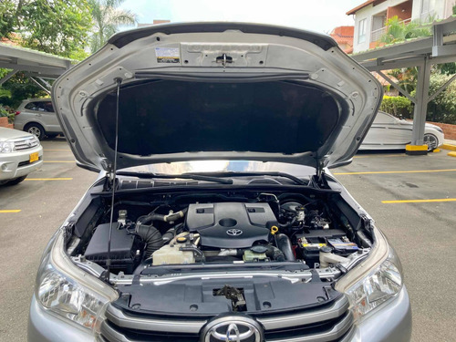 Imagen 6 de 8 de Toyota Hilux 2017 2.4l 4x4