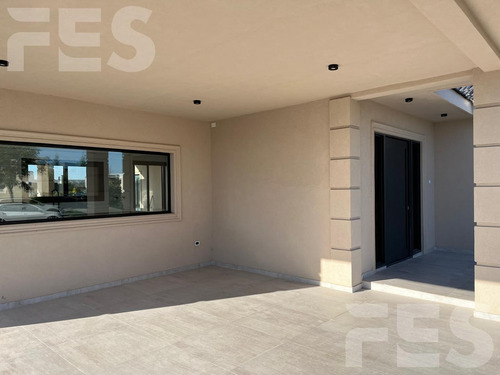 Venta Casa A Estrenar - San Ramiro, Pilar Del Este