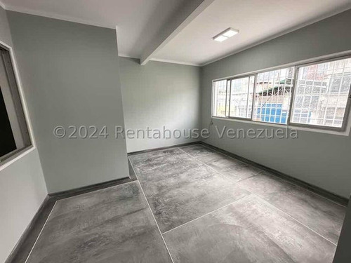 Qta. Galpón O Local En Venta Boleíta Sur #25-4215 Wendy Hoyer