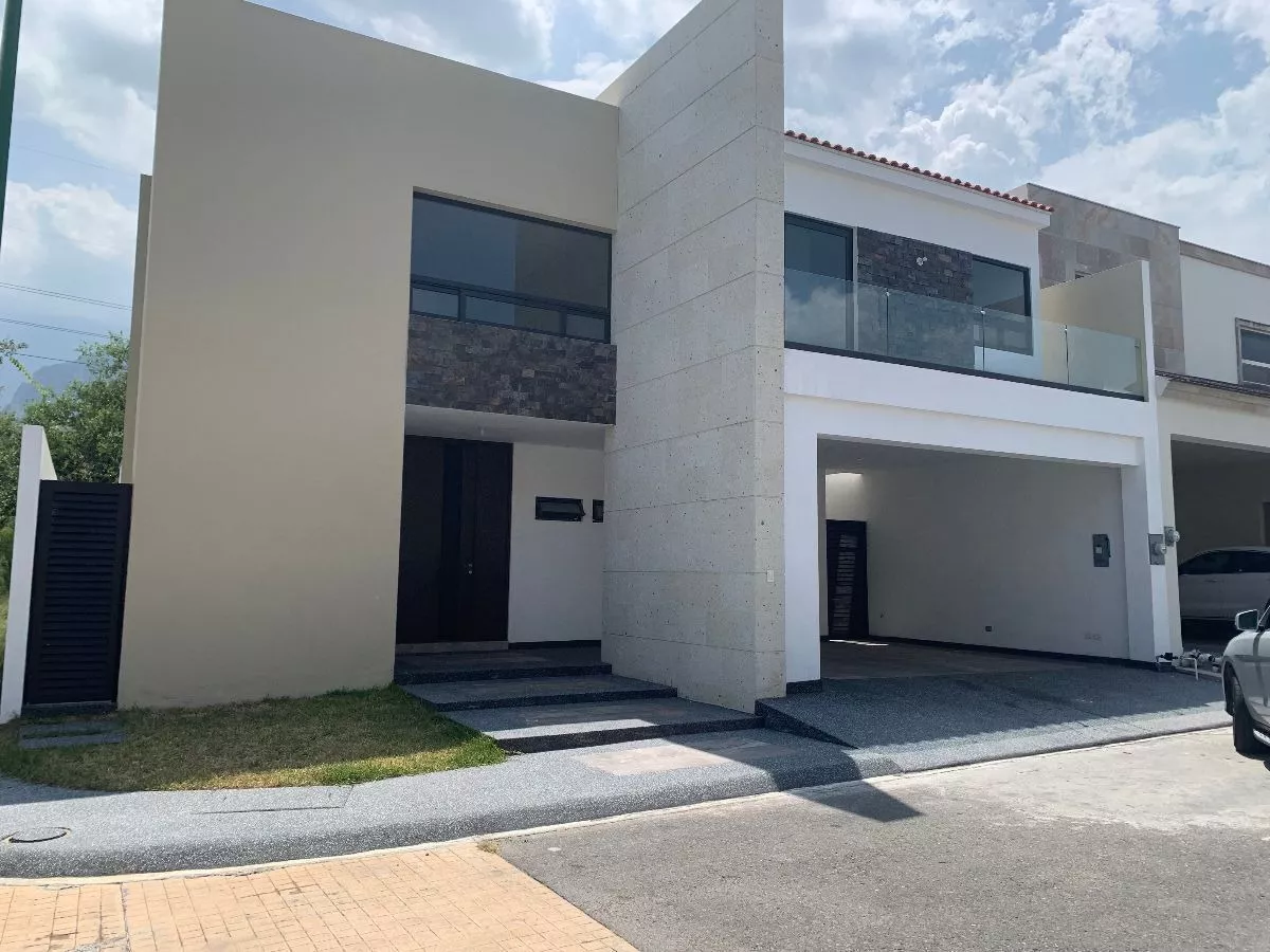 Venta. Casa En Sierra Alta, 1er Sec, Privada Rincón De Los R