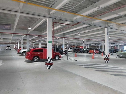 Imagen 9 de 12 de Local Comercial En Moderna Y Elegante Plaza En El Refugio Jf