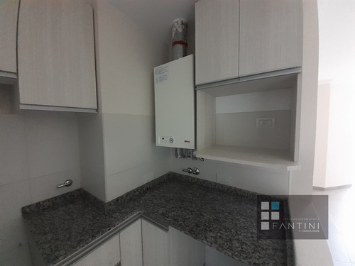 Casagrande // 1 Dorm // Cochera // Bº Jardín // Balcón // Piso Medio