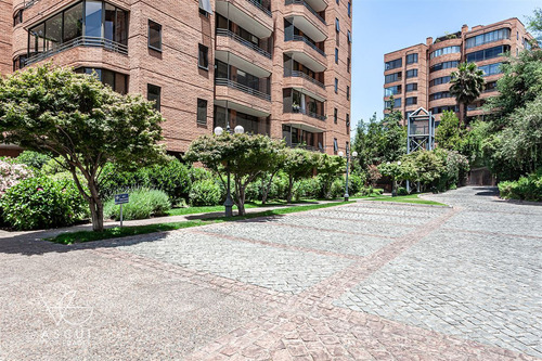 Condominio Exclusivo Con Vista Privilegiada. Buena Ubicación