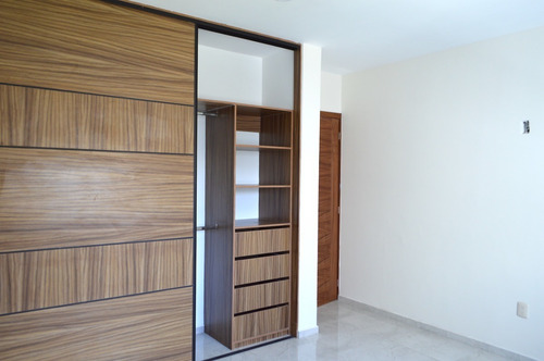 Casa Con Recámara En Planta Baja, Para Estrenar, Argenta Residencial En Zapopan