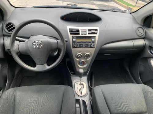 Imagen 7 de 12 de Toyota Yaris 2015 1.5 Sedan Premium L4 At