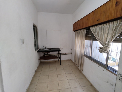 Imagen 4 de 20 de Ph De 2 Ambientes Con Patio Y Terraza Compartida.