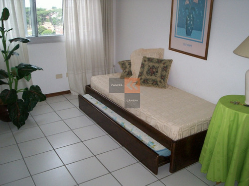 Zona Conrad, A 2 Cuadras Playa Mansa ,sobre Boulevard Artigas- Ref: 8474