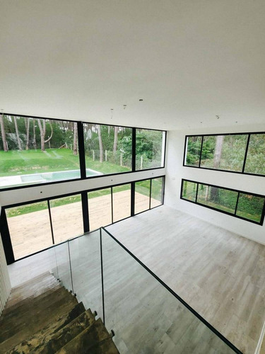 Casa En Punta Del Este. Venta Y/o Alquiler
